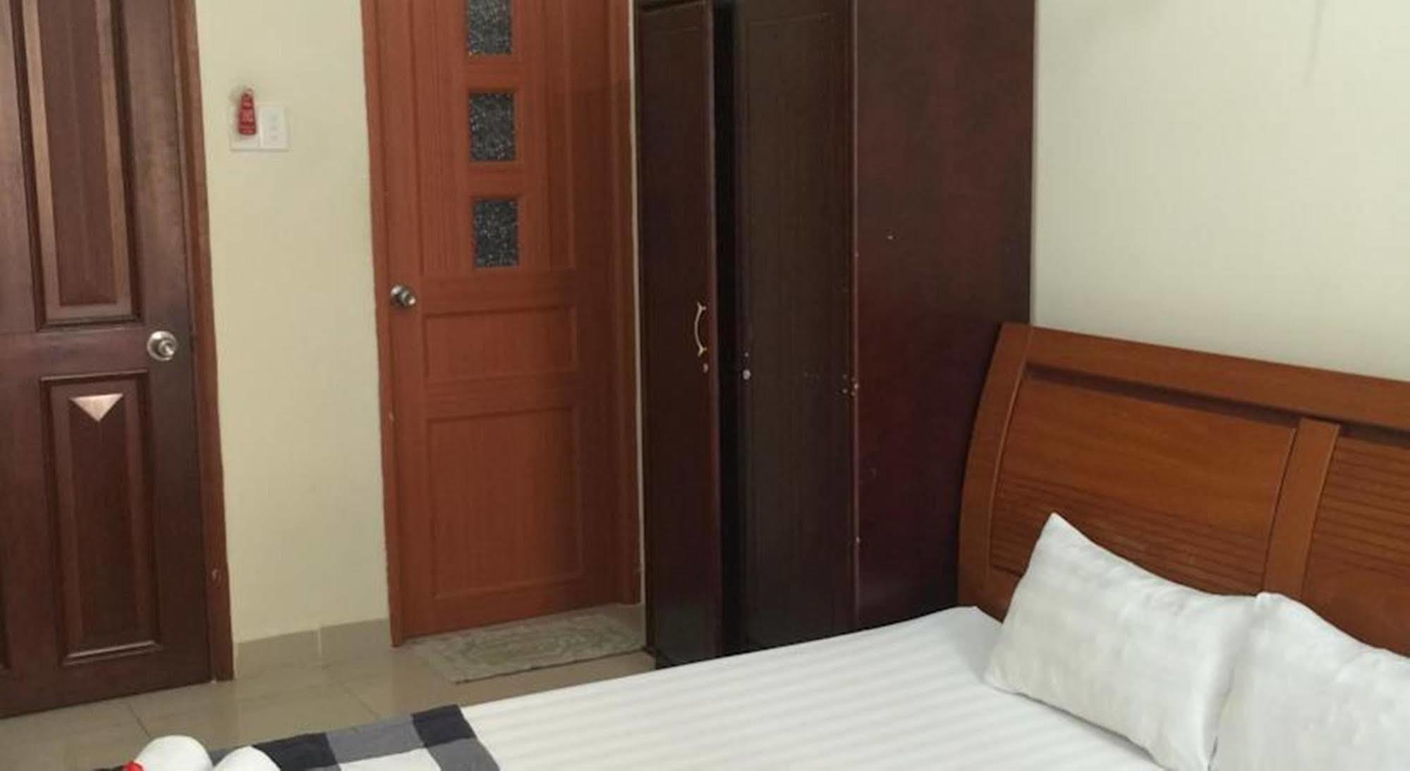 Tan Saigon Hotel *